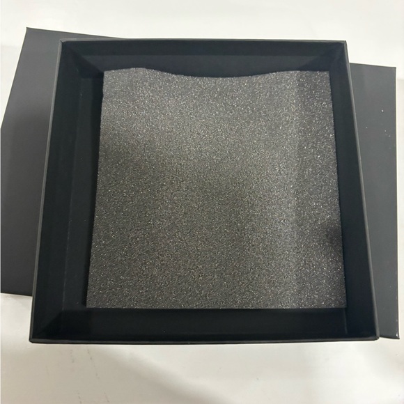Empty CHANEL Black Gift Box Set - Picture 7 of 7